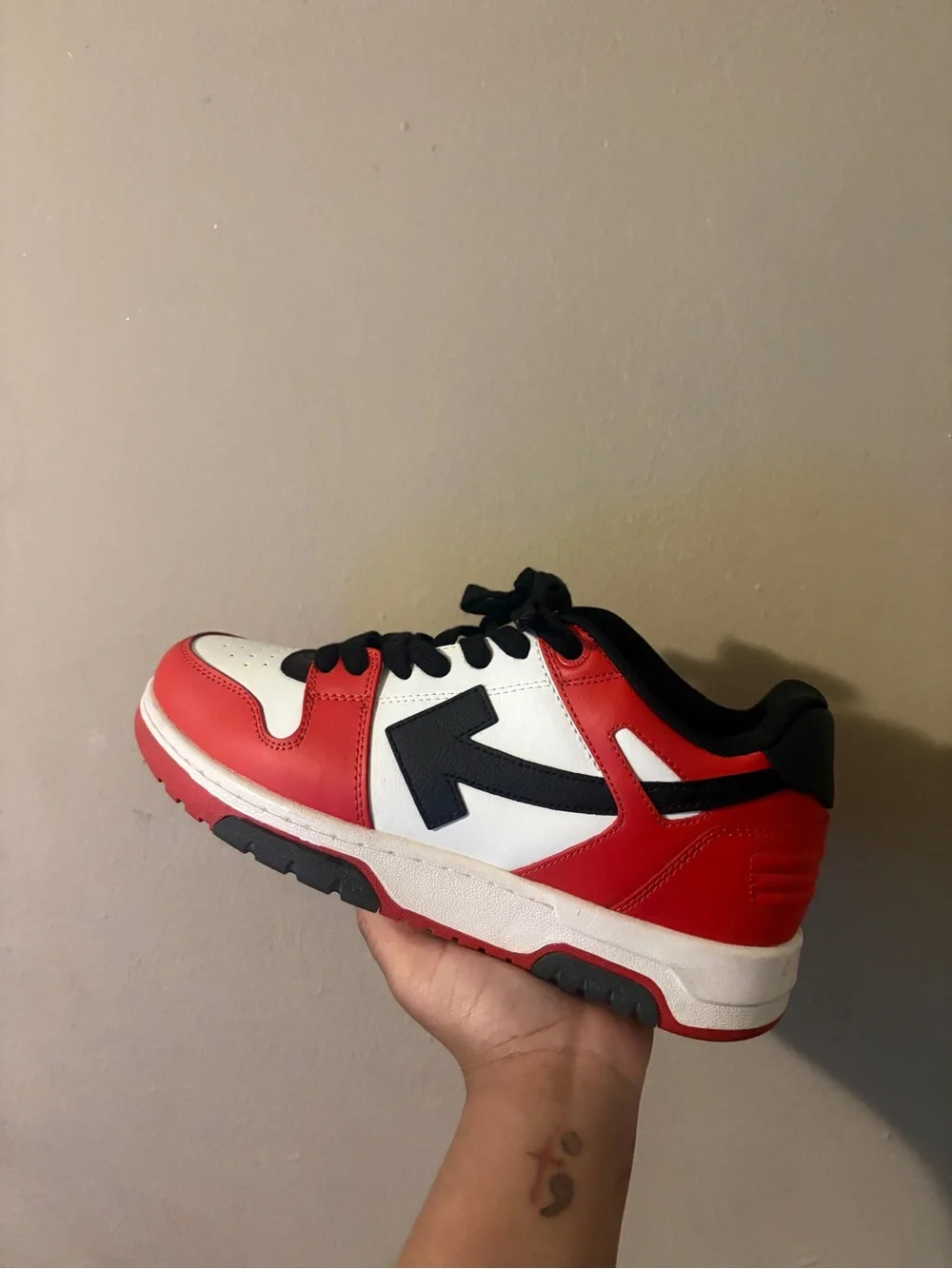 OFF-WHITE  Out of Office OOO Low Tops